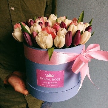тюльпаны в коробке